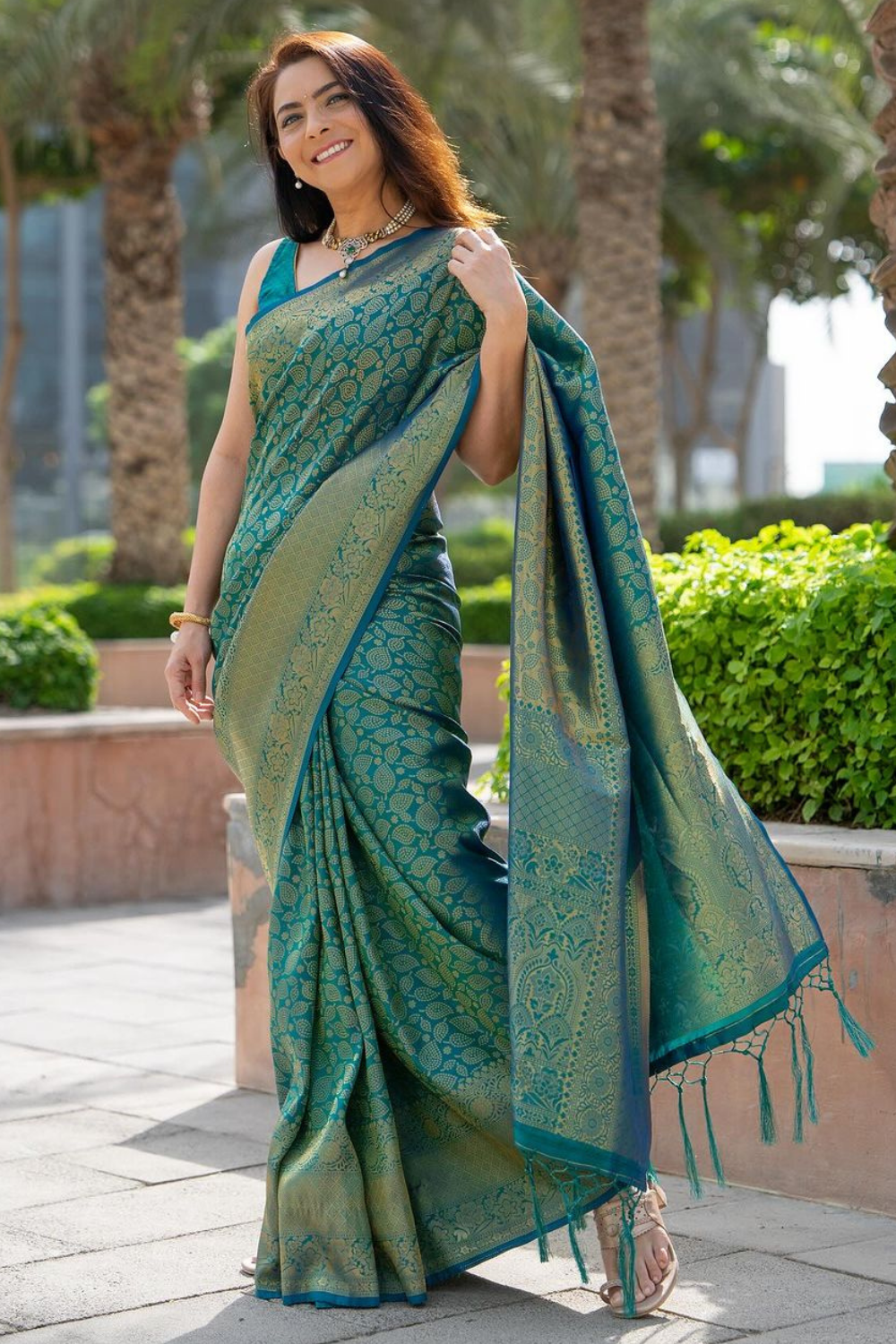 SONALEE KULKARNI in Pine Green Kanjivaram Saree