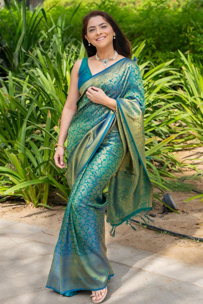 SONALEE KULKARNI in Pine Green Kanjivaram Saree