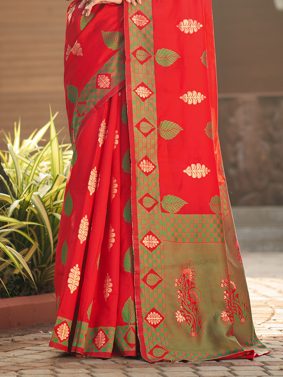 fire red banarasi saree 3