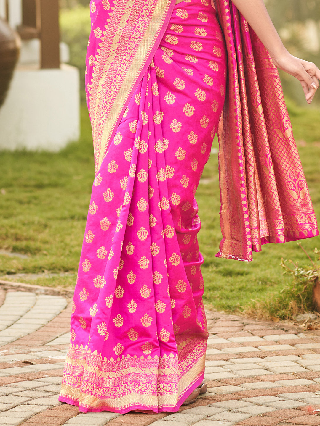 blush pink zari butta banarasi saree 4