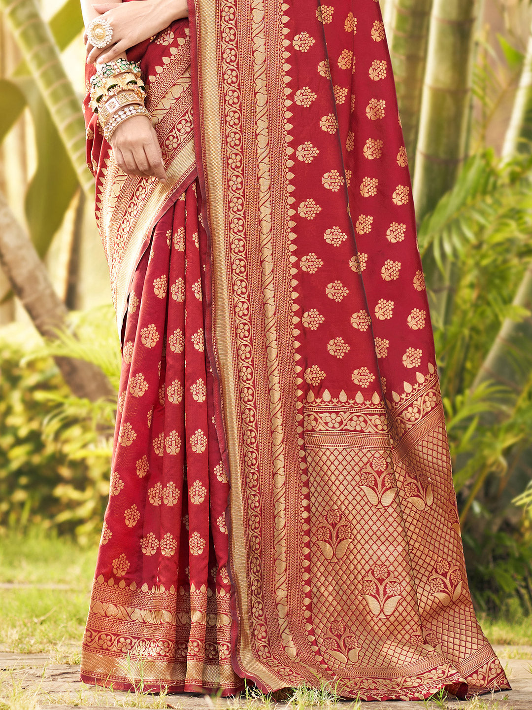 maroon zari butta banarasi saree 4