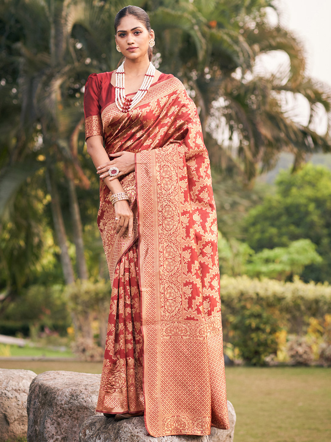 marron jaal pattern banarasi saree 2