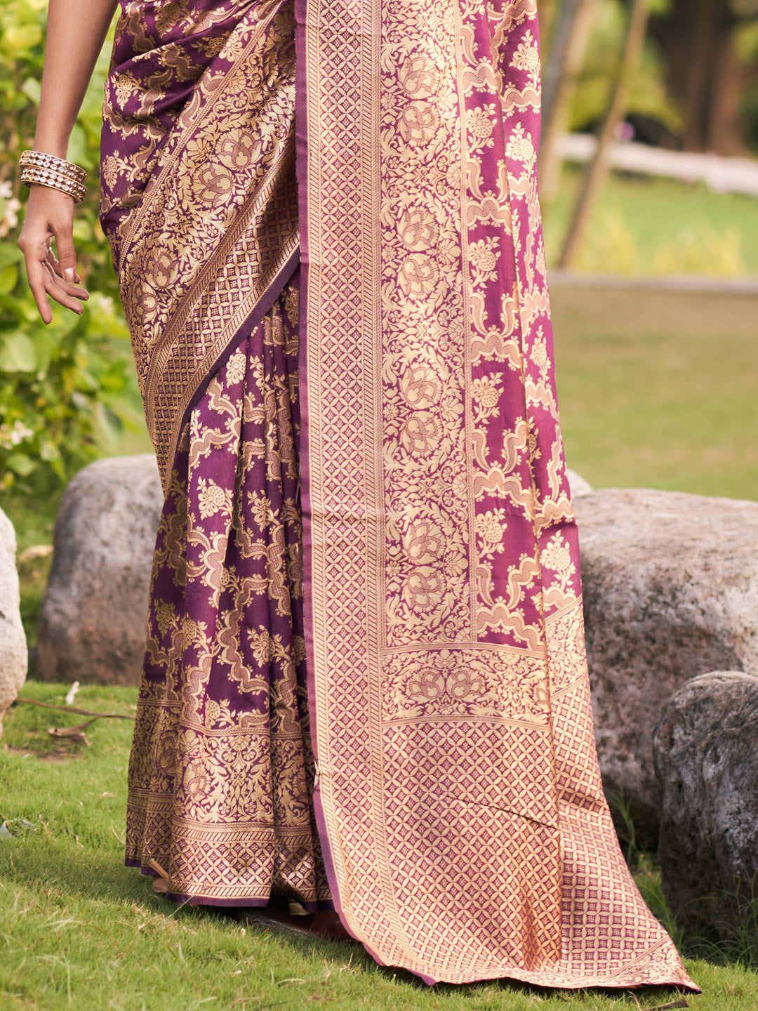 plum purple jaal pattern banarasi saree 3