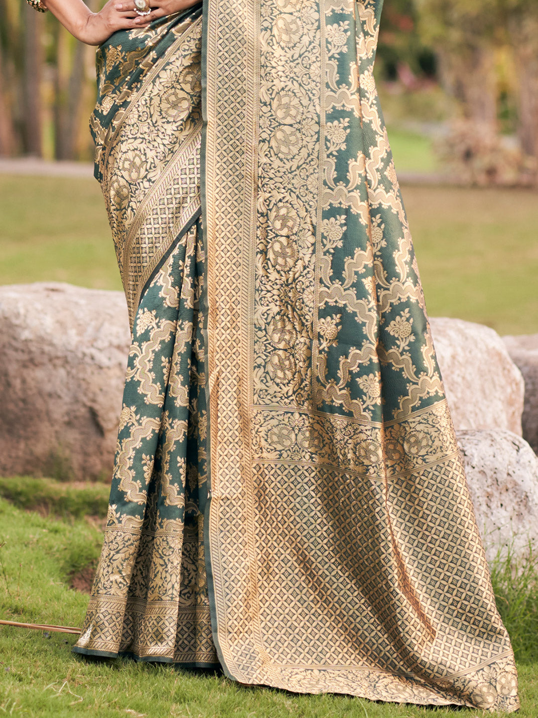 forest green jaal pattern banarasi saree 5