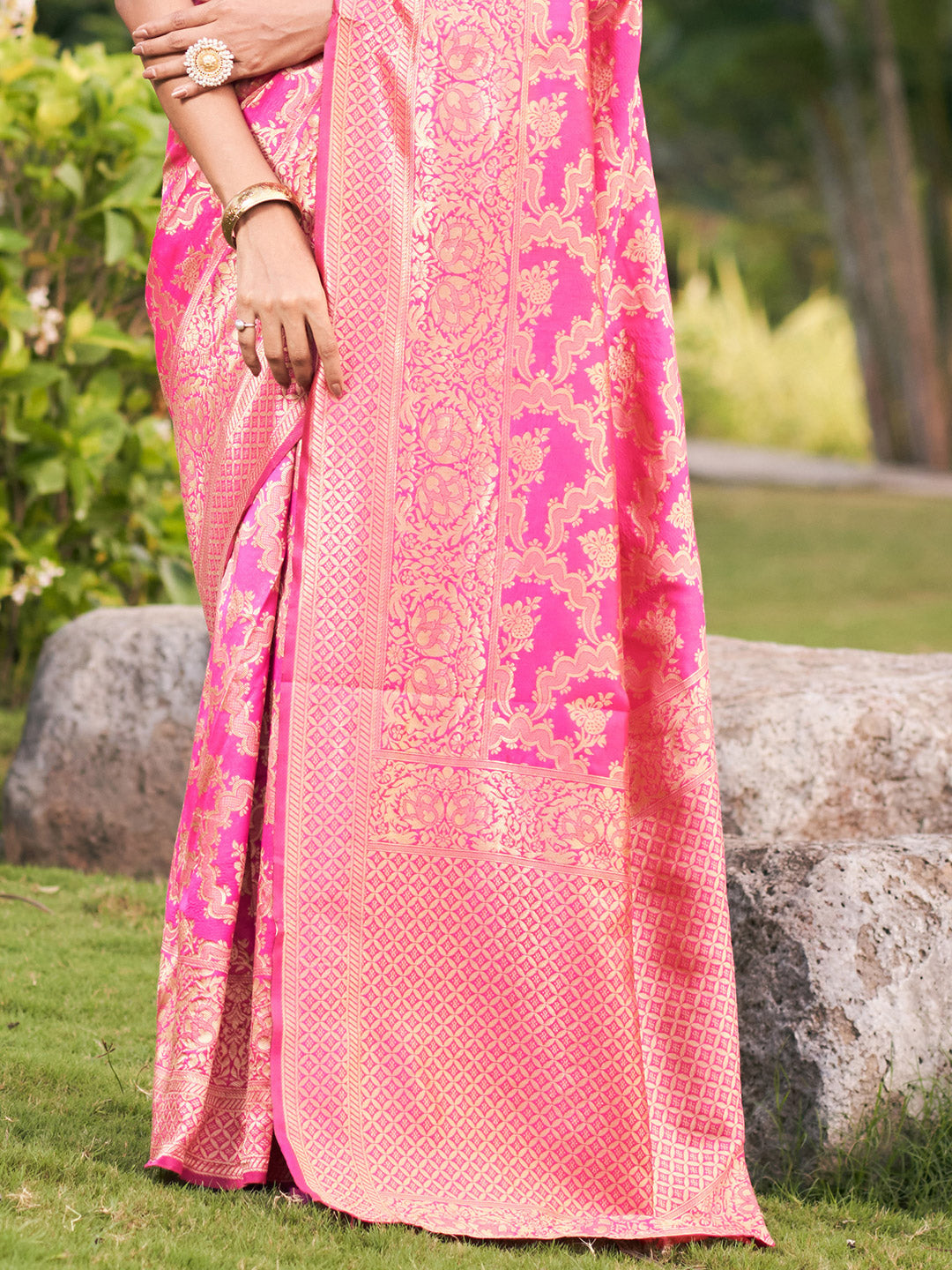 blush pink jaal pattern banarasi saree 3