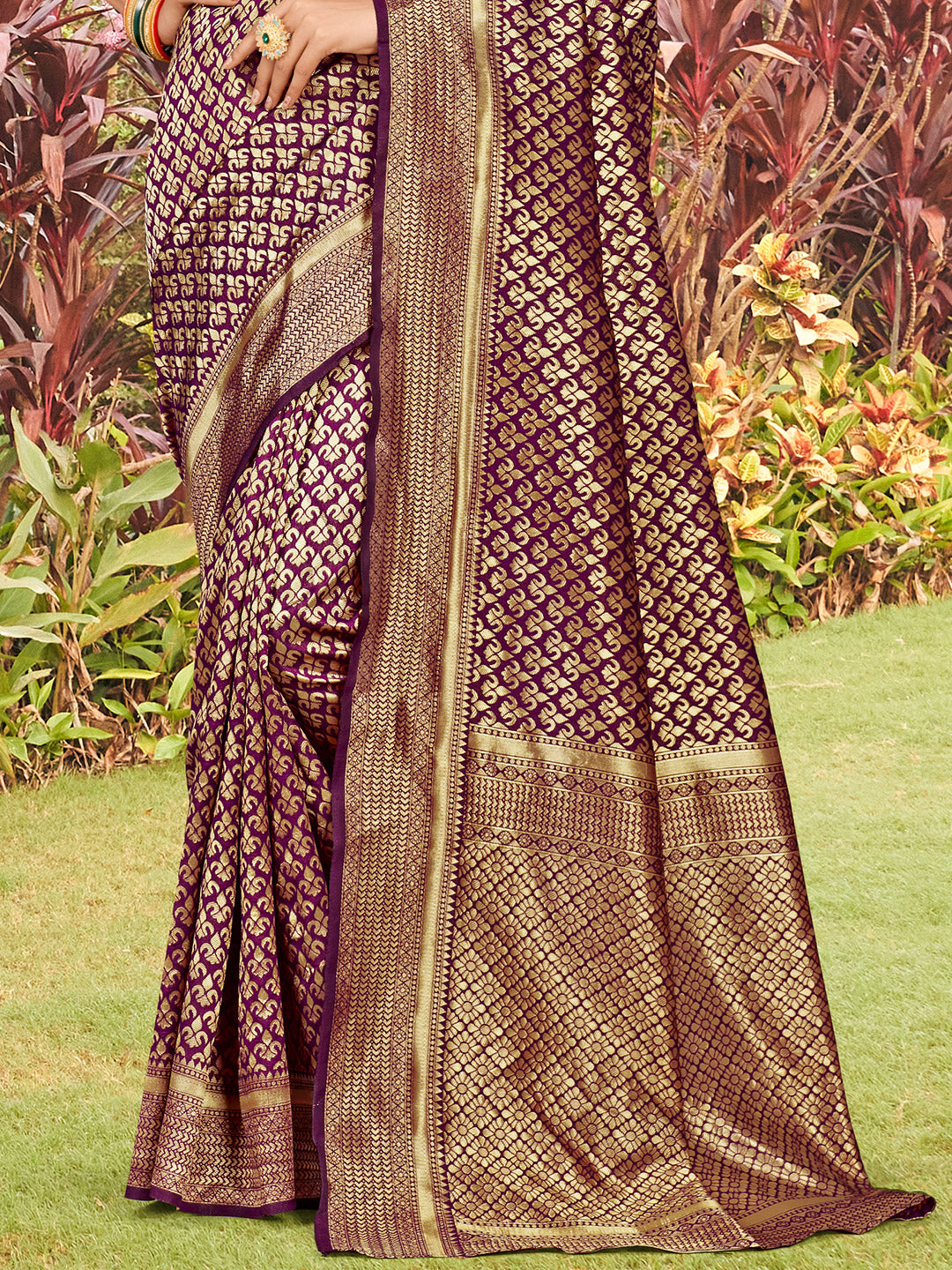 plum purple zari butta banarasi saree 3