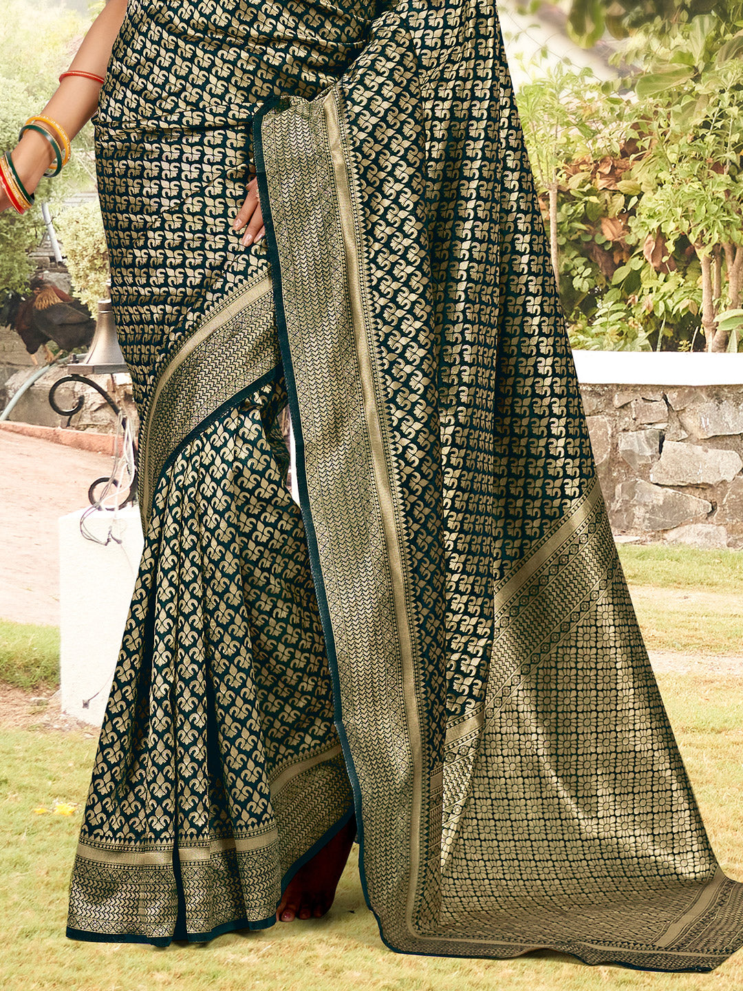 sacramento green zari butta banarasi saree 1 4