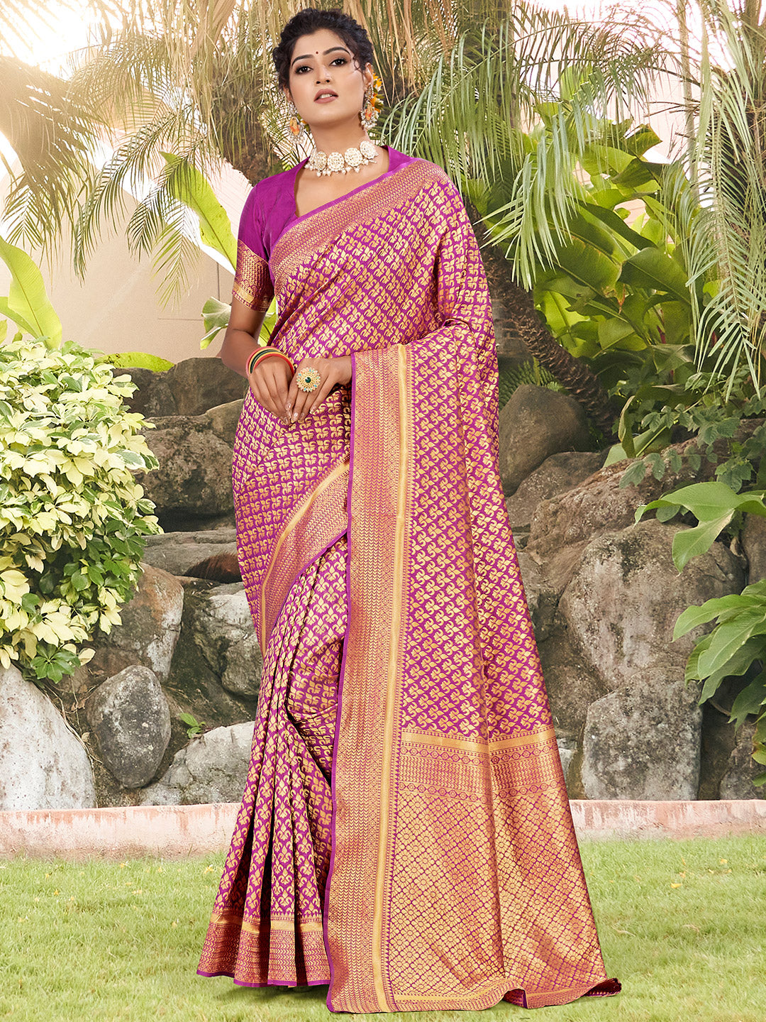 magenta pink zari butta banarasi saree 2