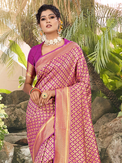 magenta pink zari butta banarasi saree 4