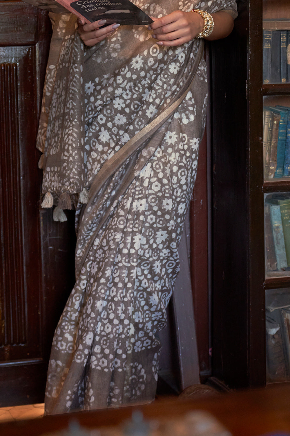 cedar brown soft linen saree 3