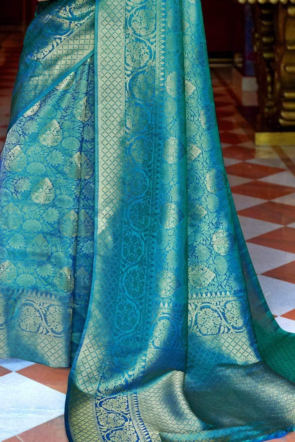 aquamarine handcrafted kanjivaram saree 3