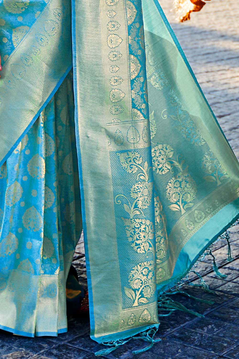 sky blue woven kanjivaram saree 2