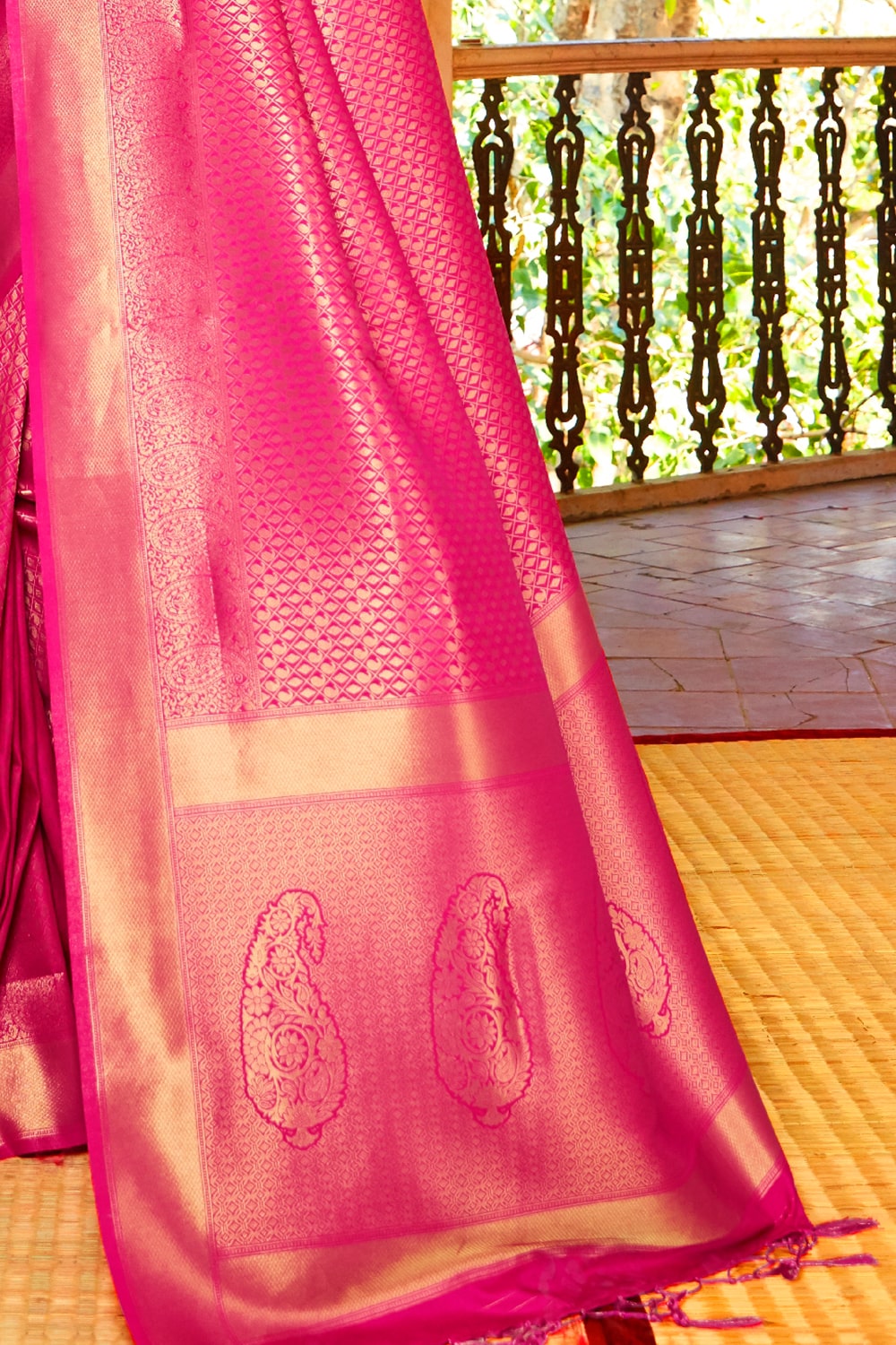 hot pink zari woven kanjivaram saree 2