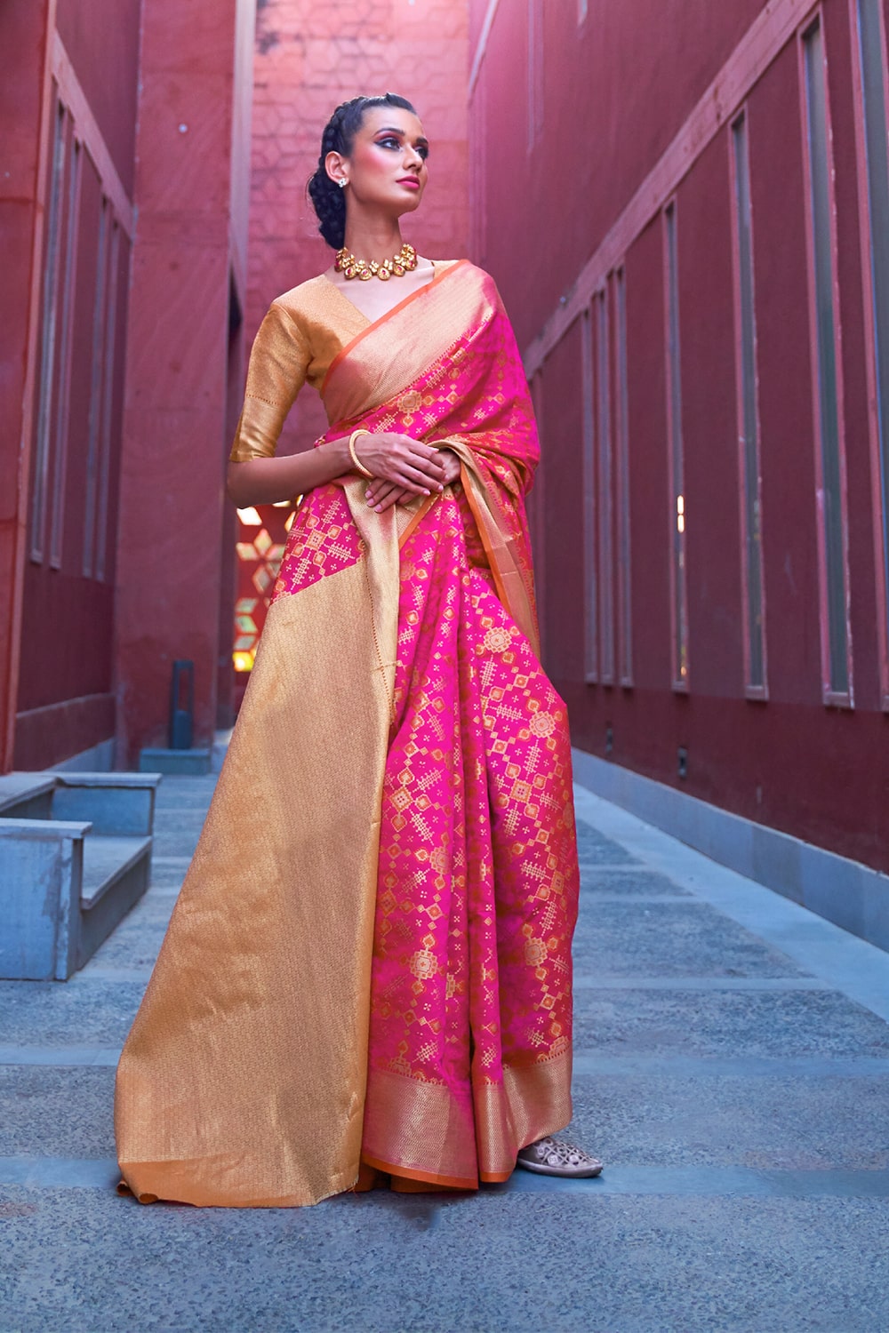 punch hot pink patola saree 4