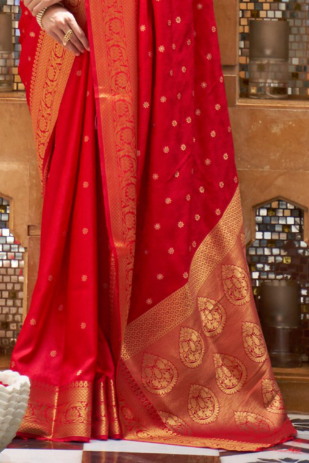 crimson red kanjivaram saree 2 4