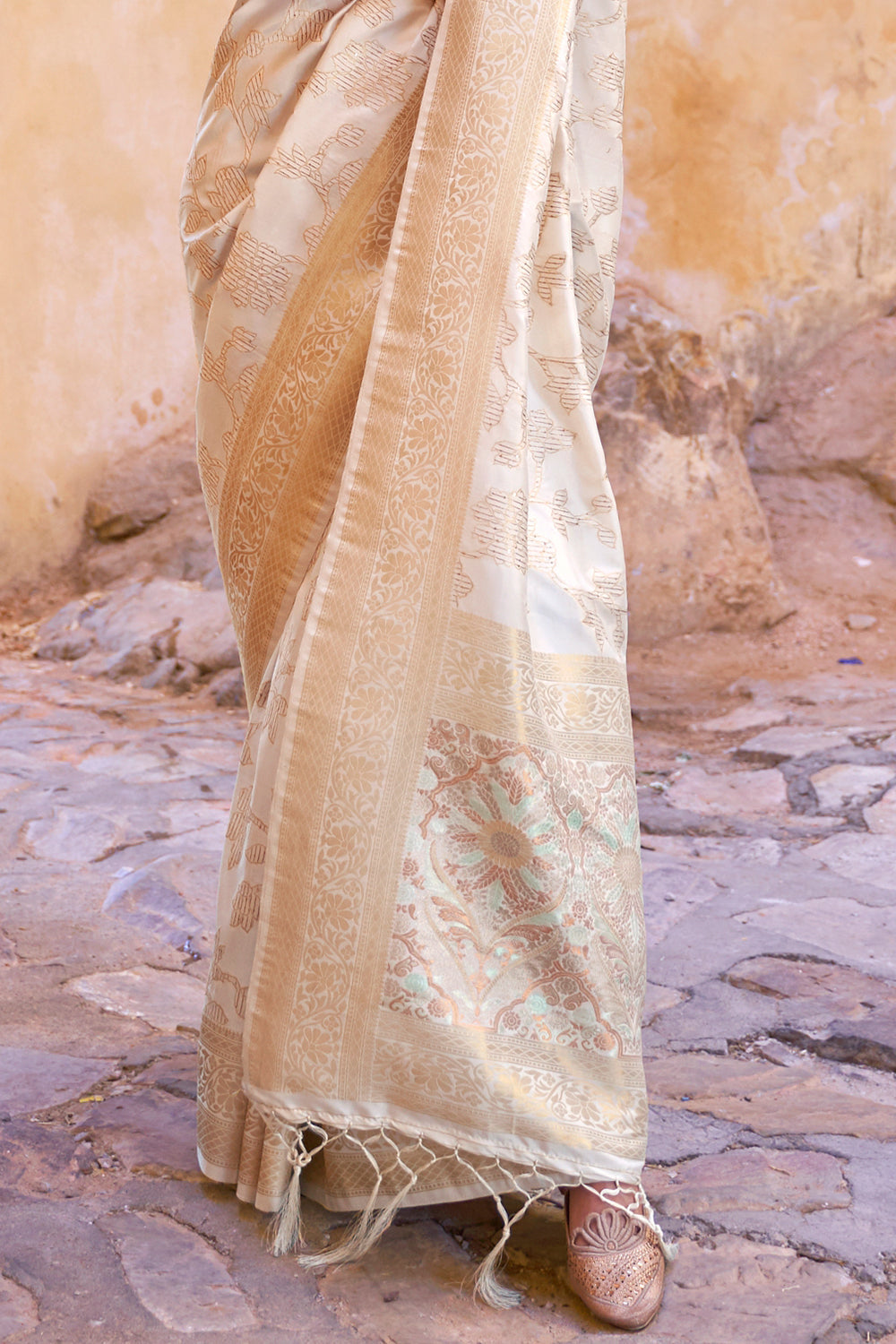 golden and white kanjivaram saree 2