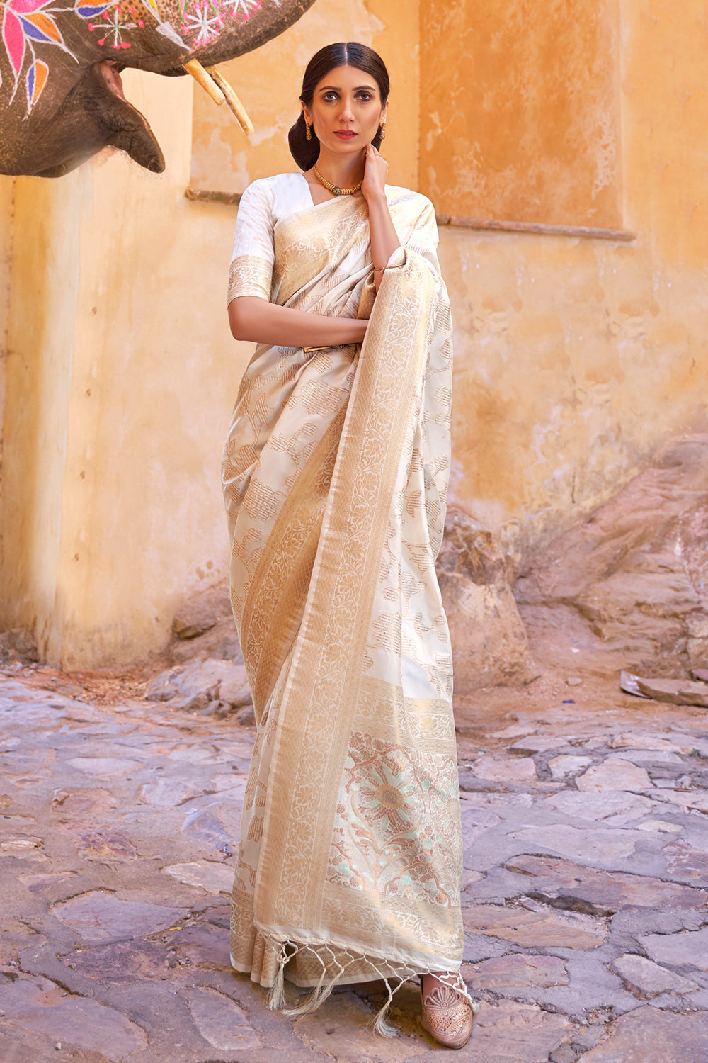 golden and white kanjivaram saree 3