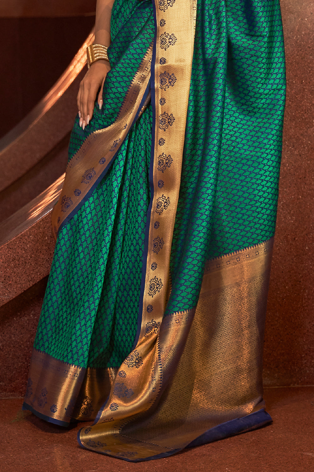 pine green kanjivaram saree 3 4