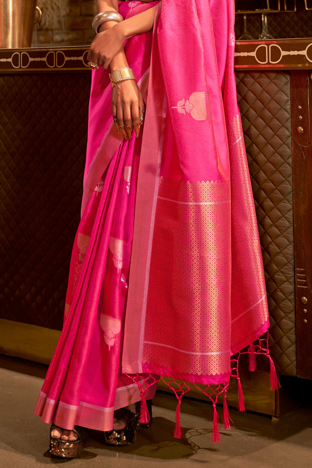 bright pink kanjivaram saree 2 4